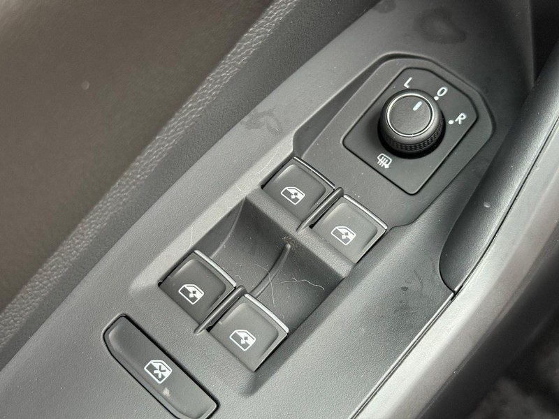 Volkswagen Jetta Vehicle Full-screen Gallery Image 15