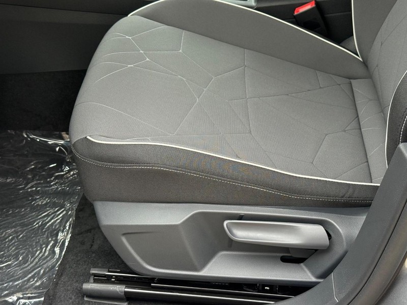 Volkswagen Jetta Vehicle Full-screen Gallery Image 16