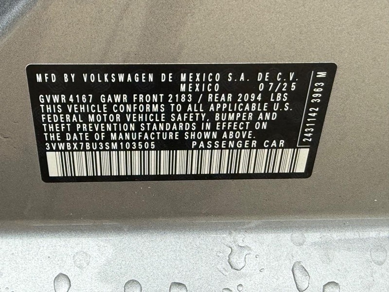 Volkswagen Jetta Vehicle Full-screen Gallery Image 17