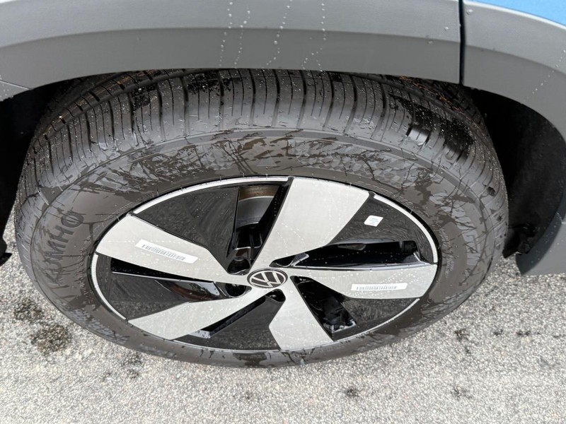 Volkswagen Taos Vehicle Full-screen Gallery Image 4