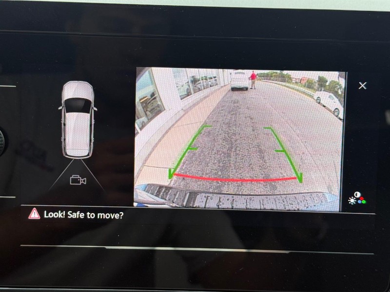 Volkswagen Taos Vehicle Full-screen Gallery Image 13