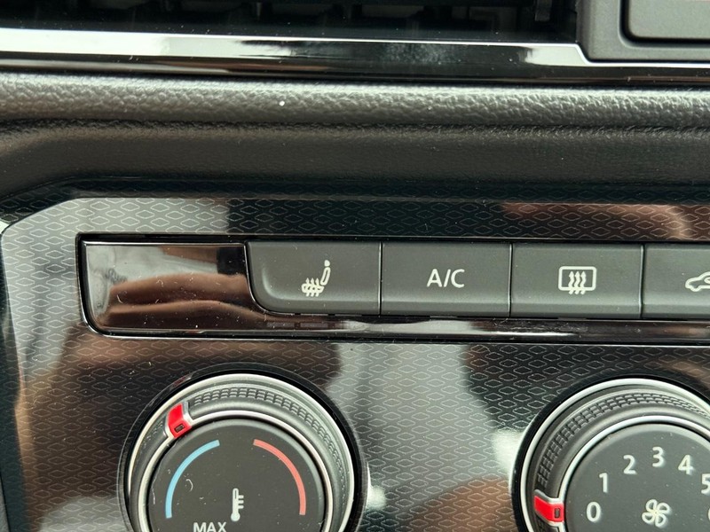 Volkswagen Taos Vehicle Full-screen Gallery Image 14