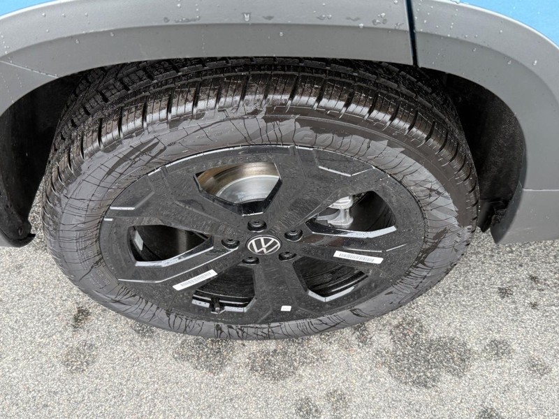 Volkswagen Taos Vehicle Full-screen Gallery Image 4