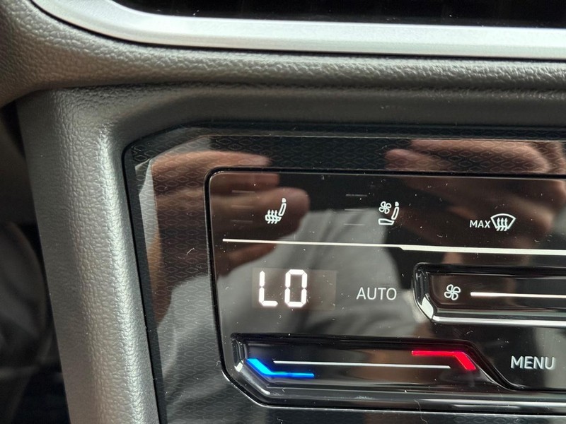 Volkswagen Taos Vehicle Full-screen Gallery Image 14