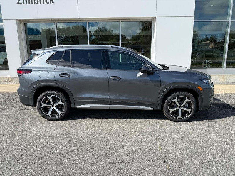 Volkswagen Tiguan Vehicle Full-screen Gallery Image 2