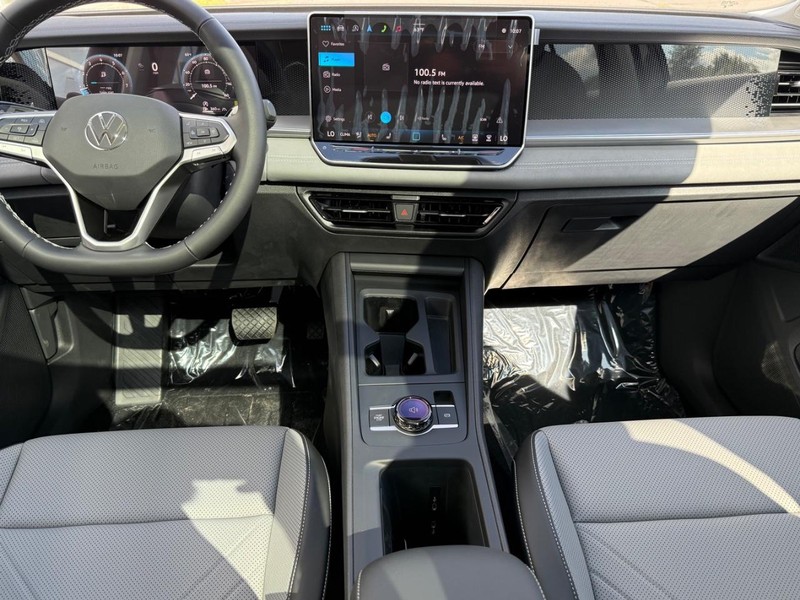 Volkswagen Tiguan Vehicle Full-screen Gallery Image 6