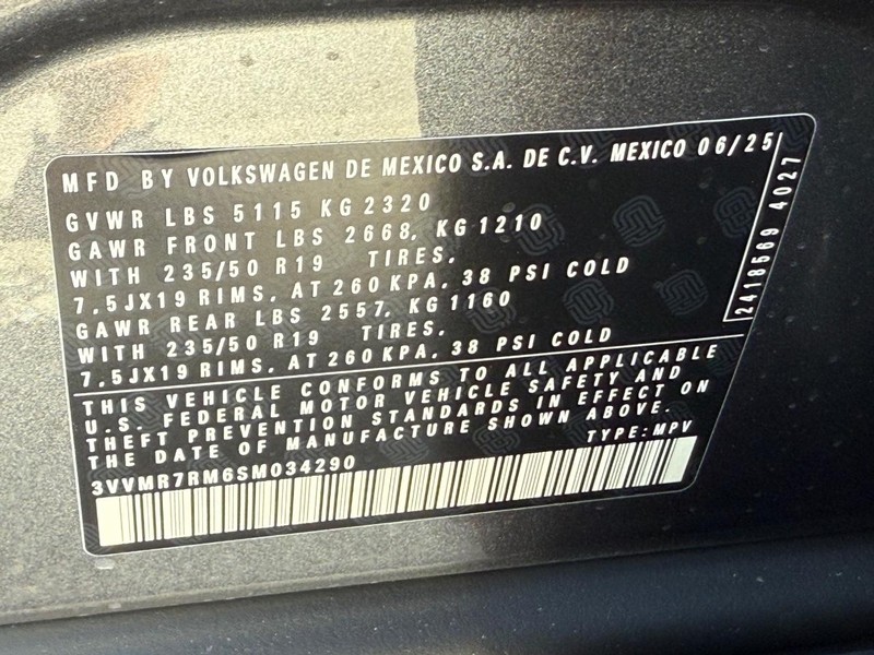 Volkswagen Tiguan Vehicle Full-screen Gallery Image 17