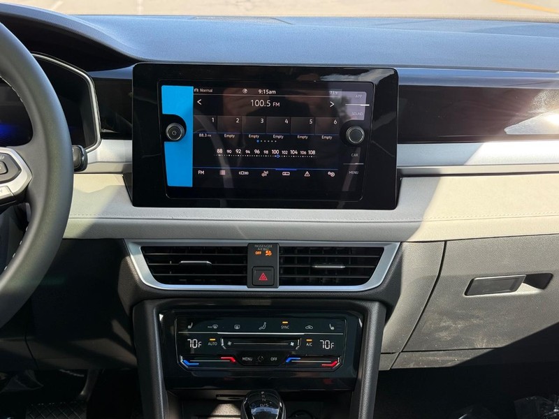 Volkswagen Taos Vehicle Full-screen Gallery Image 7