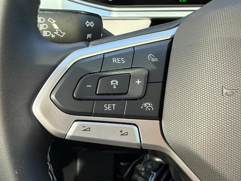 Volkswagen Taos Vehicle Full-screen Gallery Image 11