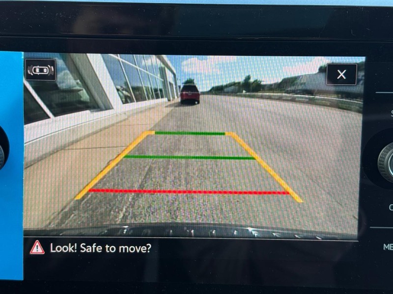 Volkswagen Taos Vehicle Full-screen Gallery Image 13