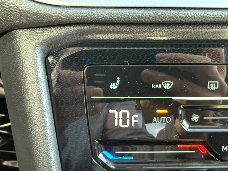 Volkswagen Taos Vehicle Full-screen Gallery Image 14