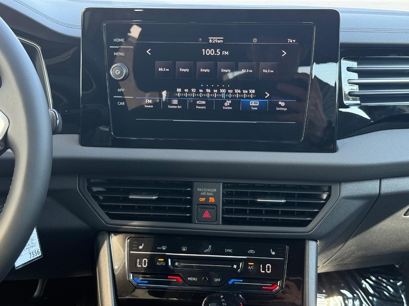 Volkswagen Jetta Vehicle Full-screen Gallery Image 7