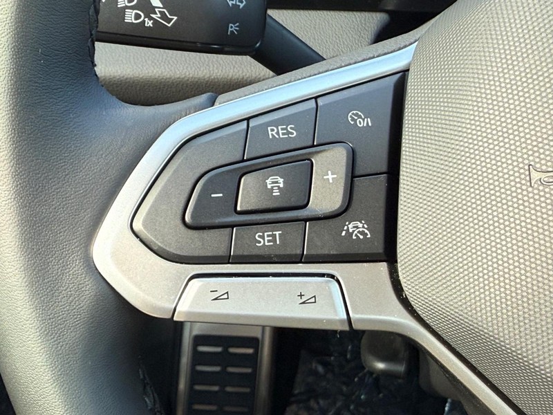 Volkswagen Jetta Vehicle Full-screen Gallery Image 11