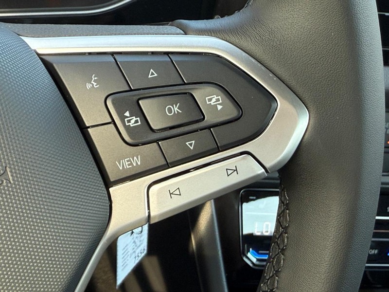 Volkswagen Jetta Vehicle Full-screen Gallery Image 12