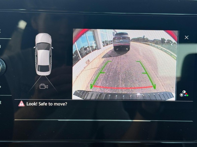 Volkswagen Jetta Vehicle Full-screen Gallery Image 13