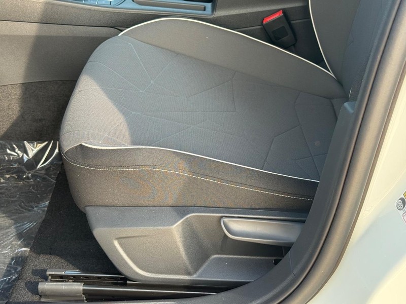 Volkswagen Jetta Vehicle Full-screen Gallery Image 16