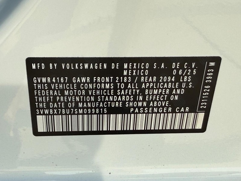 Volkswagen Jetta Vehicle Full-screen Gallery Image 17