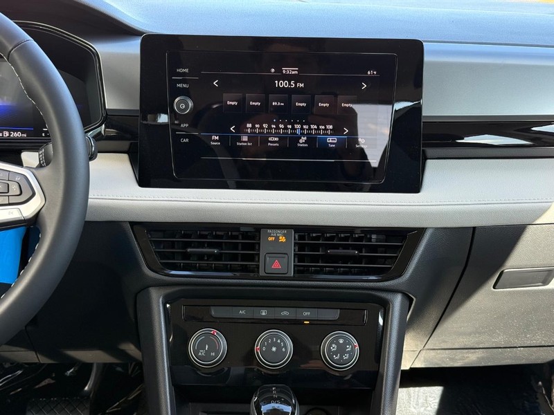 Volkswagen Taos Vehicle Full-screen Gallery Image 7