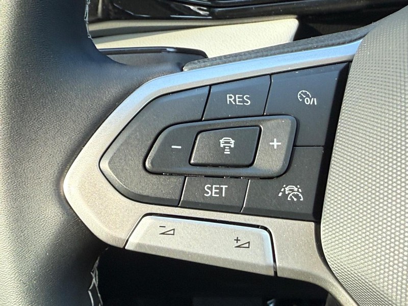 Volkswagen Taos Vehicle Full-screen Gallery Image 11