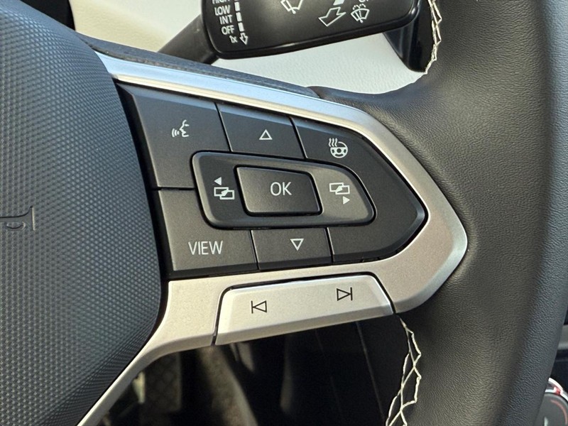 Volkswagen Taos Vehicle Full-screen Gallery Image 12