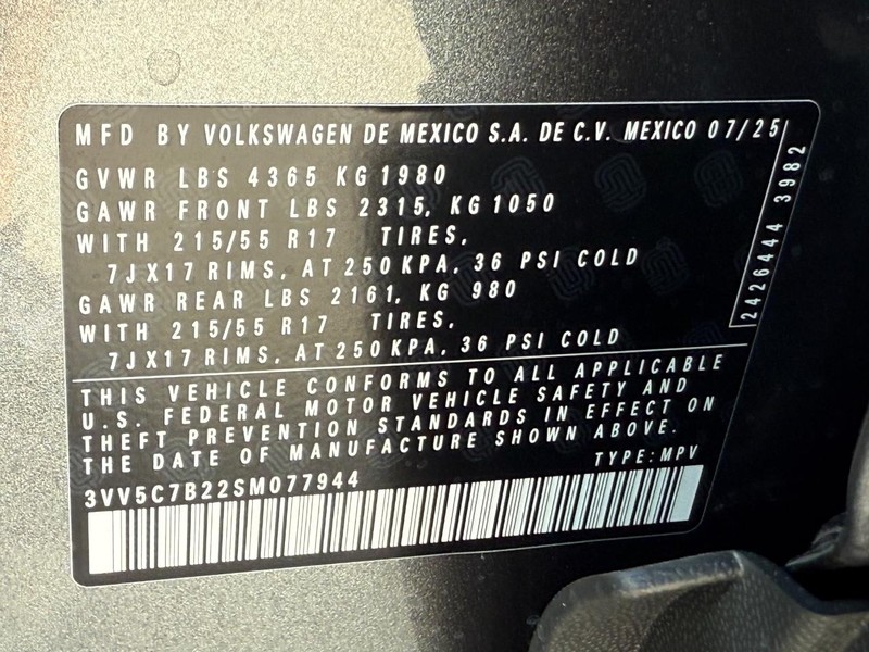 Volkswagen Taos Vehicle Full-screen Gallery Image 16