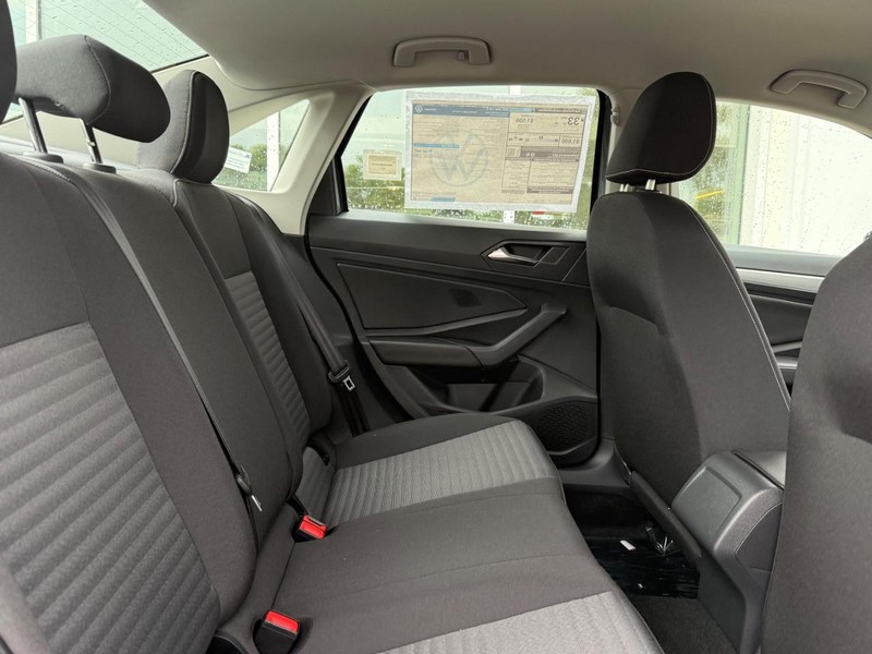 Volkswagen Jetta Vehicle Full-screen Gallery Image 4