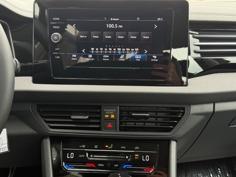 Volkswagen Jetta Vehicle Full-screen Gallery Image 6