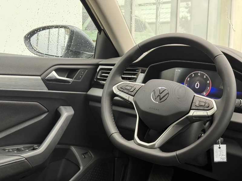 Volkswagen Jetta Vehicle Full-screen Gallery Image 8