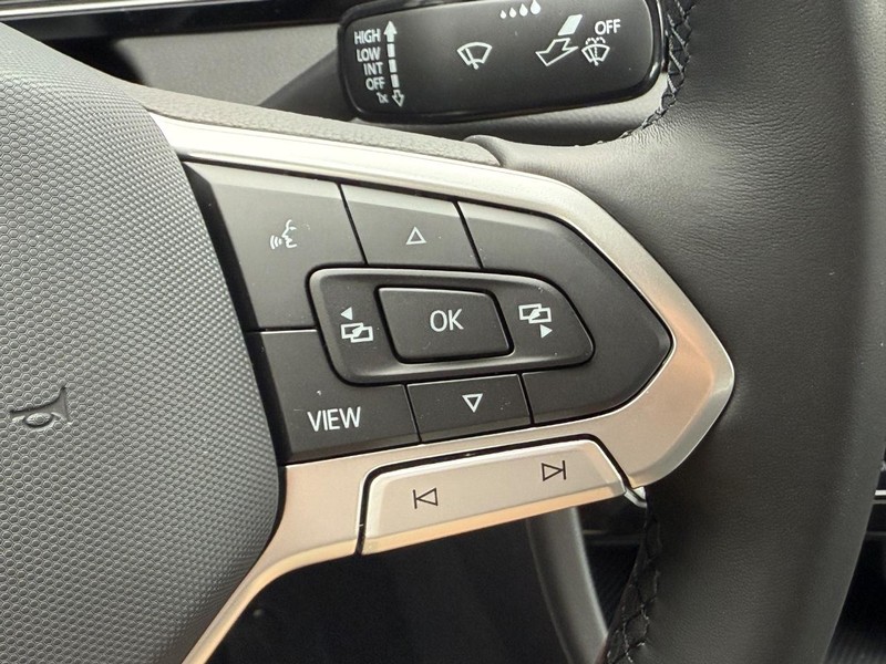 Volkswagen Jetta Vehicle Full-screen Gallery Image 11