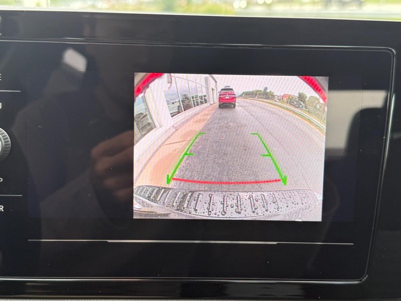 Volkswagen Jetta Vehicle Full-screen Gallery Image 12