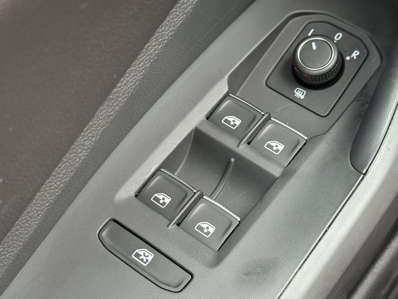 Volkswagen Jetta Vehicle Full-screen Gallery Image 13