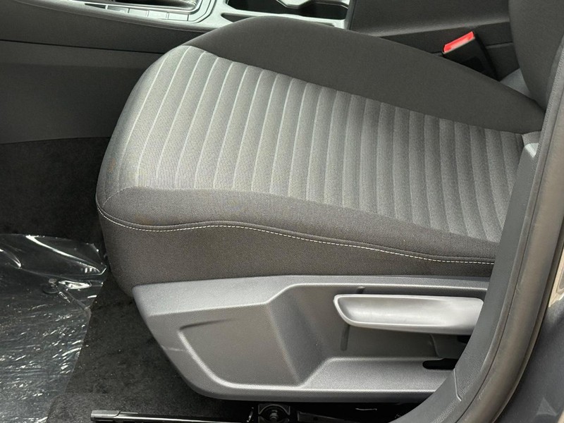 Volkswagen Jetta Vehicle Full-screen Gallery Image 14