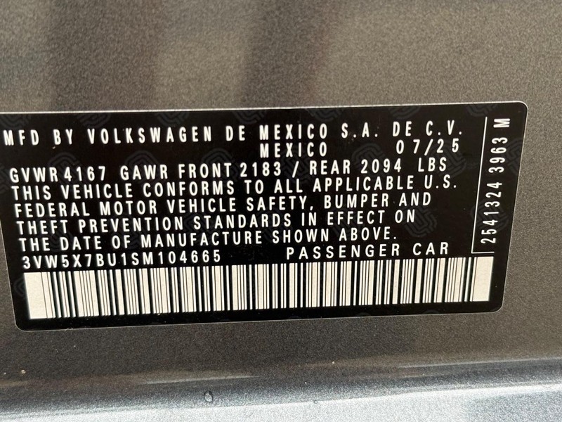 Volkswagen Jetta Vehicle Full-screen Gallery Image 15