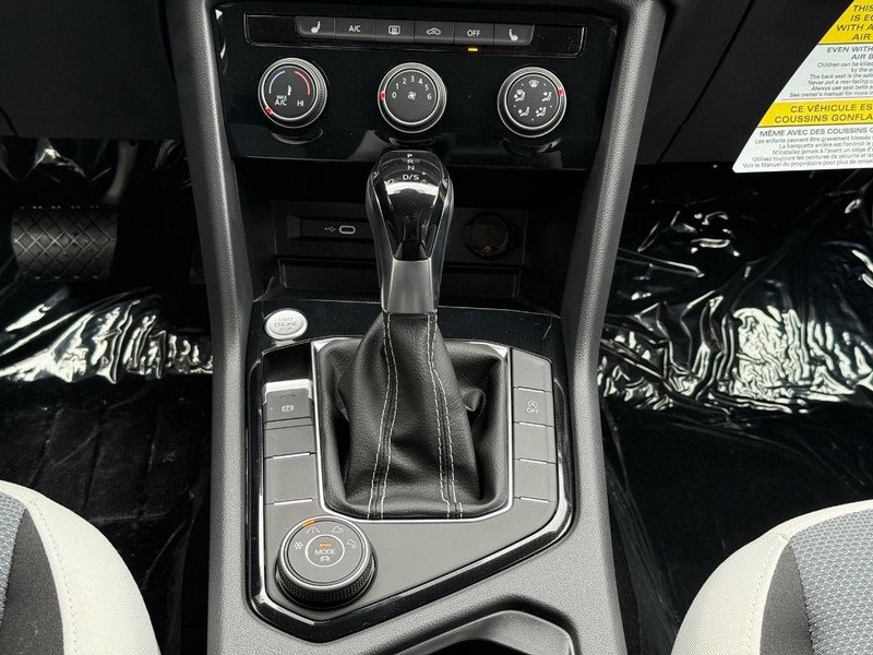 Volkswagen Taos Vehicle Full-screen Gallery Image 7