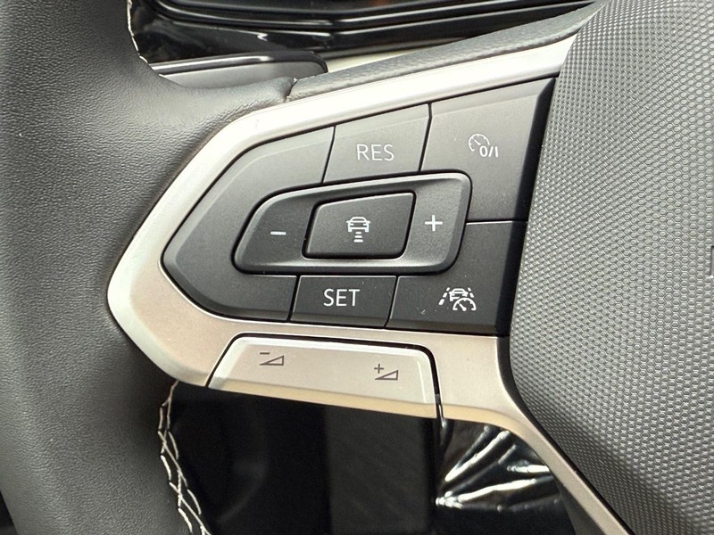 Volkswagen Taos Vehicle Full-screen Gallery Image 10