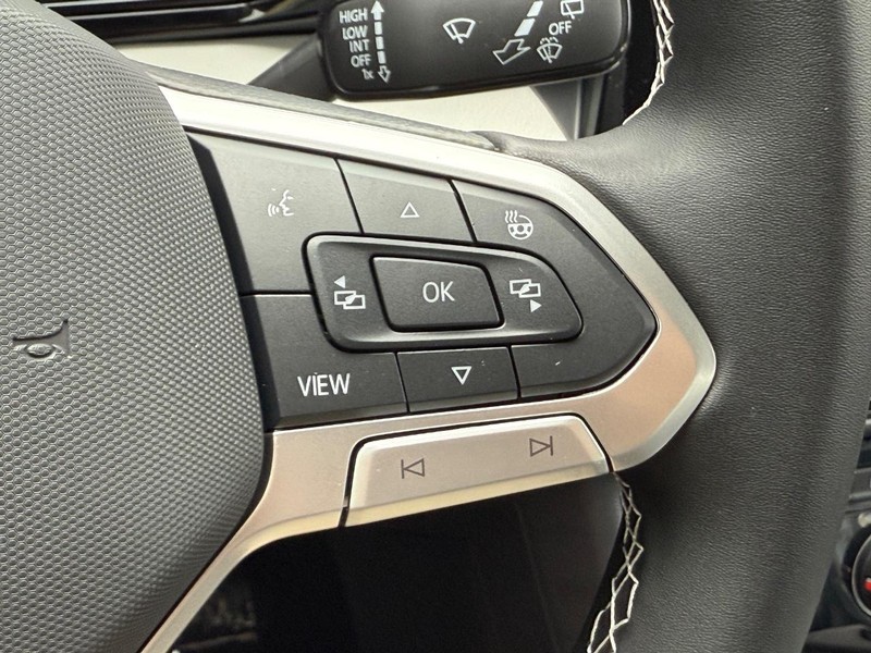 Volkswagen Taos Vehicle Full-screen Gallery Image 11