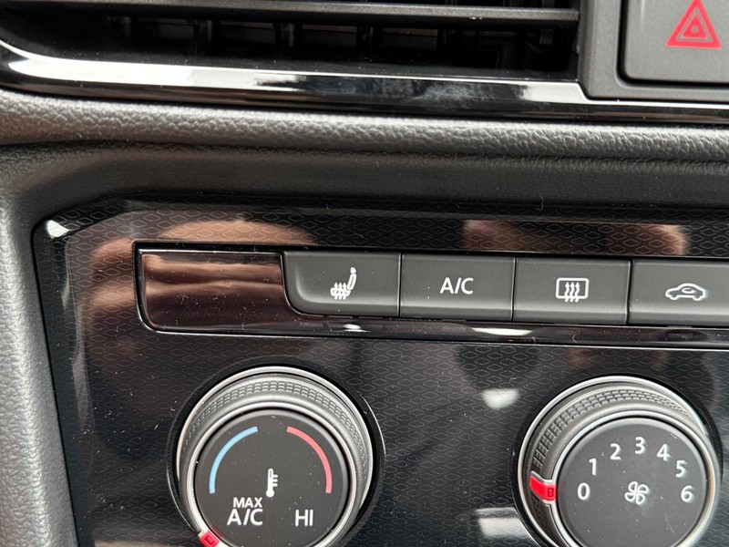 Volkswagen Taos Vehicle Full-screen Gallery Image 13