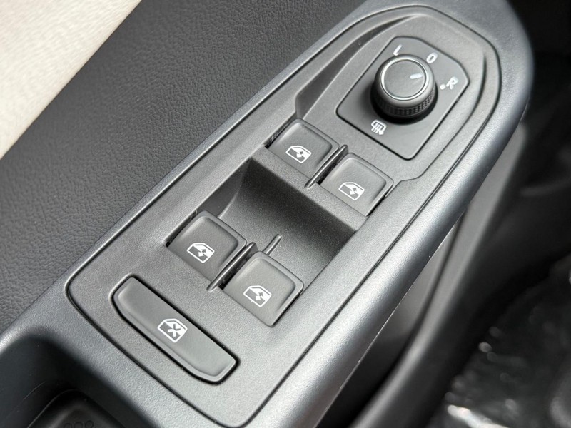 Volkswagen Taos Vehicle Full-screen Gallery Image 14