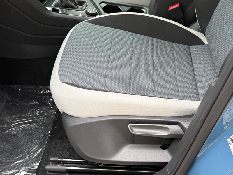 Volkswagen Taos Vehicle Full-screen Gallery Image 15