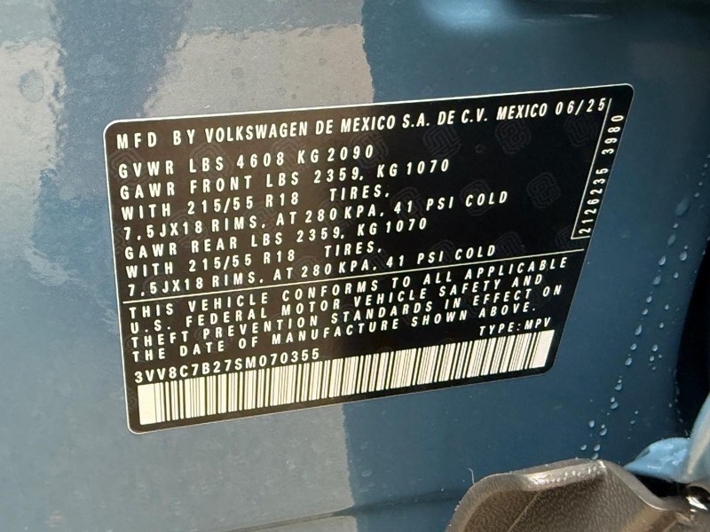 Volkswagen Taos Vehicle Full-screen Gallery Image 16