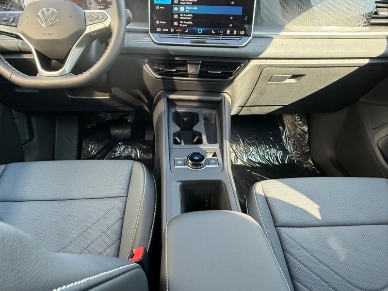 Volkswagen Tiguan Vehicle Full-screen Gallery Image 5