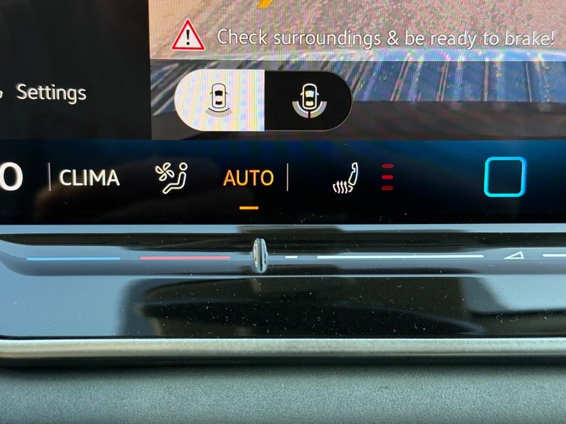 Volkswagen Tiguan Vehicle Full-screen Gallery Image 13