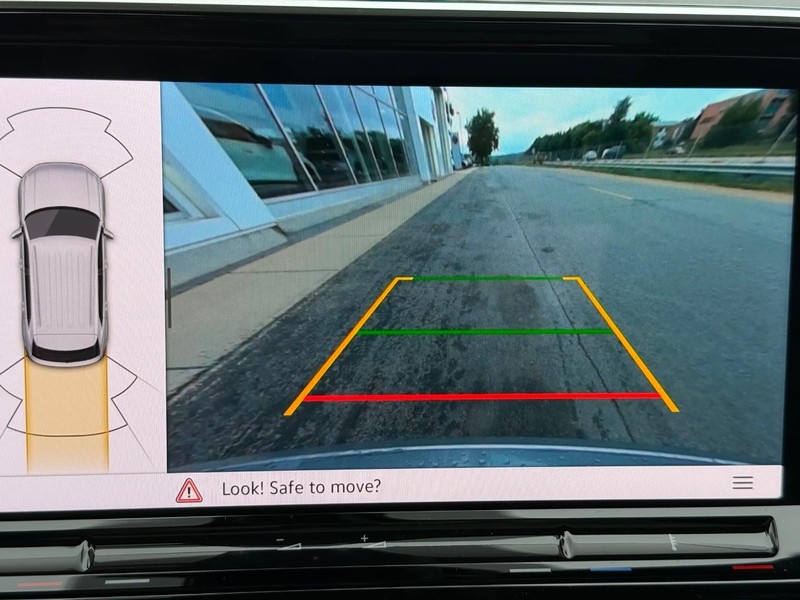 Volkswagen Atlas Cross Sport Vehicle Full-screen Gallery Image 13