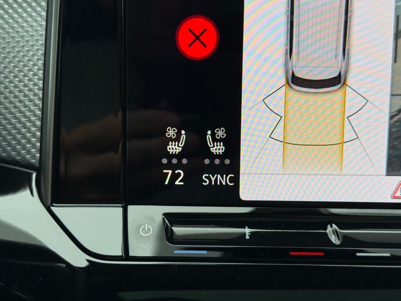 Volkswagen Atlas Cross Sport Vehicle Full-screen Gallery Image 14