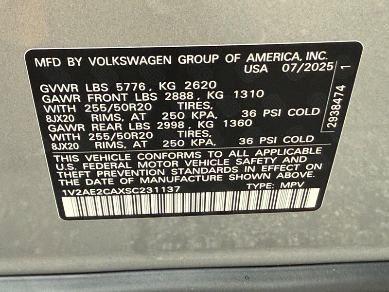 Volkswagen Atlas Cross Sport Vehicle Full-screen Gallery Image 17