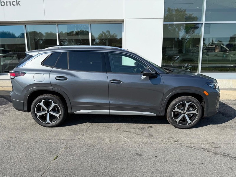 Volkswagen Tiguan Vehicle Full-screen Gallery Image 2