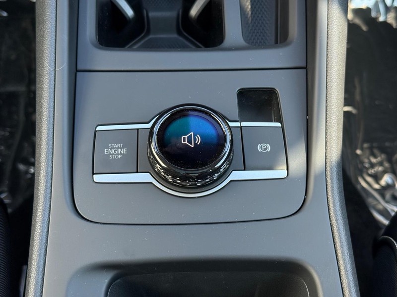 Volkswagen Tiguan Vehicle Full-screen Gallery Image 7