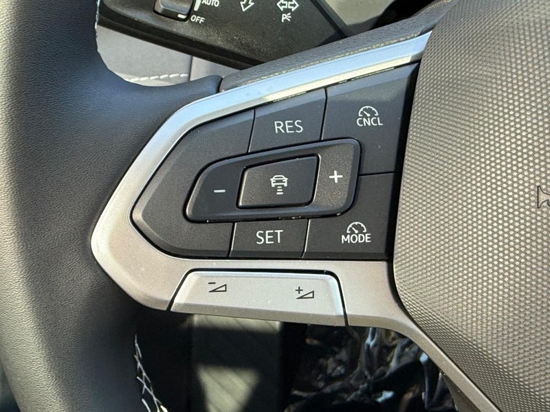 Volkswagen Tiguan Vehicle Full-screen Gallery Image 9