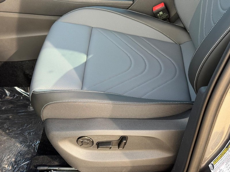 Volkswagen Tiguan Vehicle Full-screen Gallery Image 15