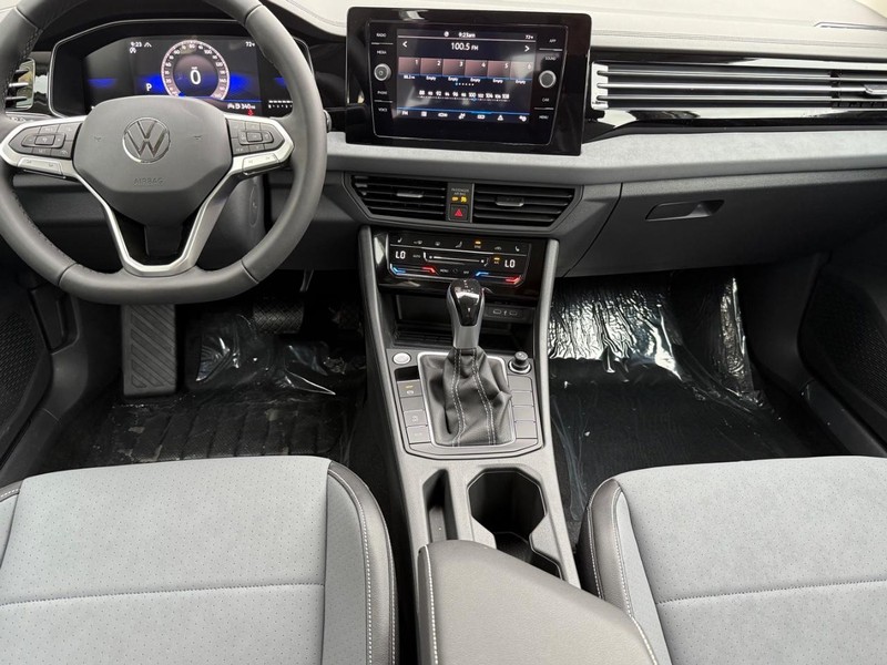 Volkswagen Jetta Vehicle Full-screen Gallery Image 6